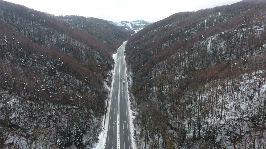 Batı Karadeniz'de kar manzaraları kartpostallık görüntüler sunuyor