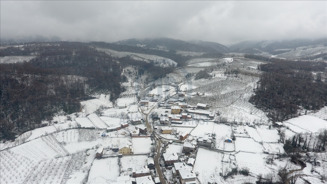 Batı Karadeniz'de kar manzaraları kartpostallık görüntüler sunuyor