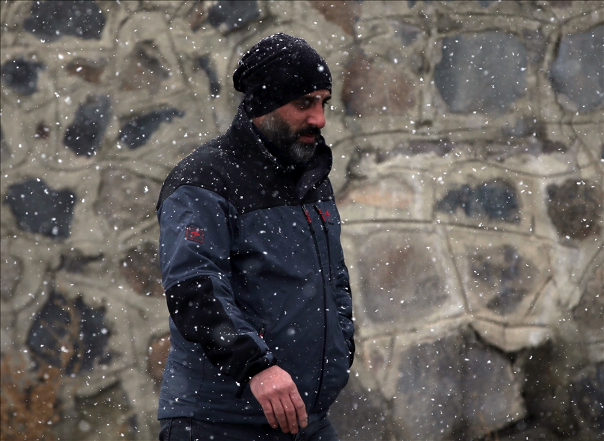 Erzurum'da aralıklarla kar yağışı etkili oldu