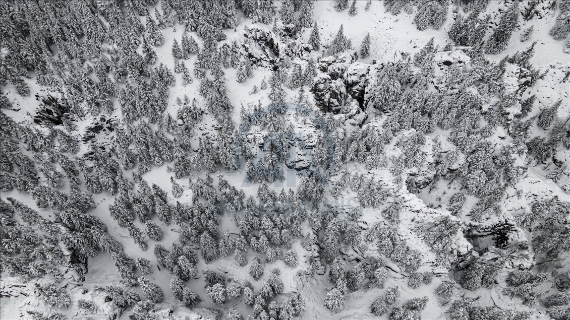 تركيا.. جبال طوروس تكتسي بحلة بيضاء