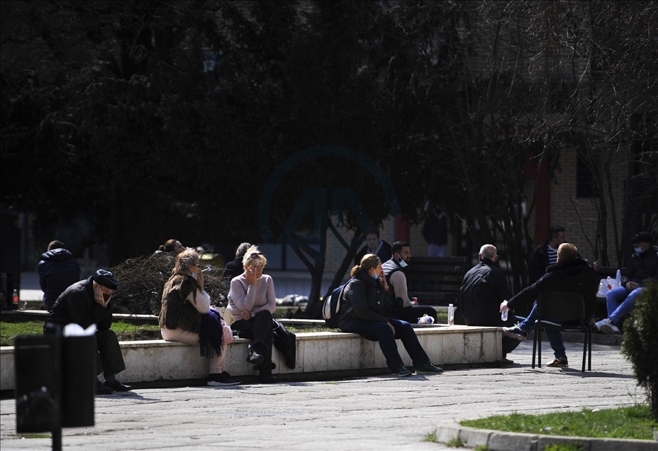 Sarajevo: Građani kafu piju u parkovima, a u kafiću likovi iz crtića