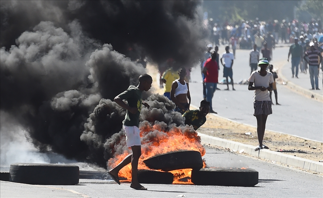 Güney Afrika'nın Cape Town kentindeki protestolar şiddet olaylarına dönüştü