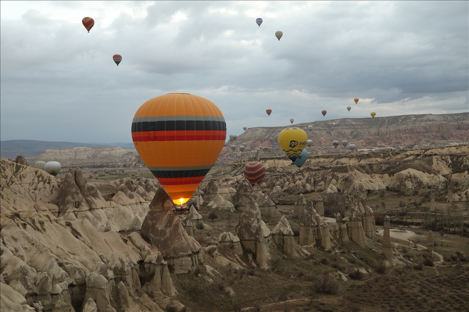 Turistler, Kapadokya'yı gökyüzünden keşfediyor