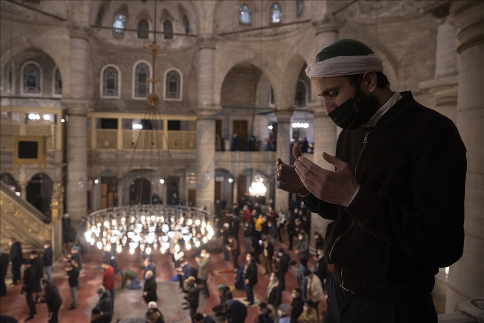 Ramazanın müjdecisi Berat Kandili İstanbul'da idrak edildi