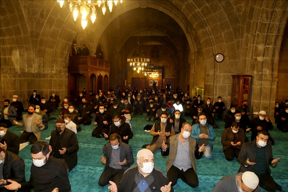 Doğu Anadolu'da Berat Kandili idrak edildi