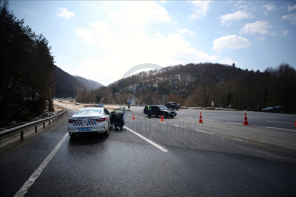 Heyelan ve çökme meydana gelen Batı Karadeniz bağlantı yolunda çalışma başlatıldı