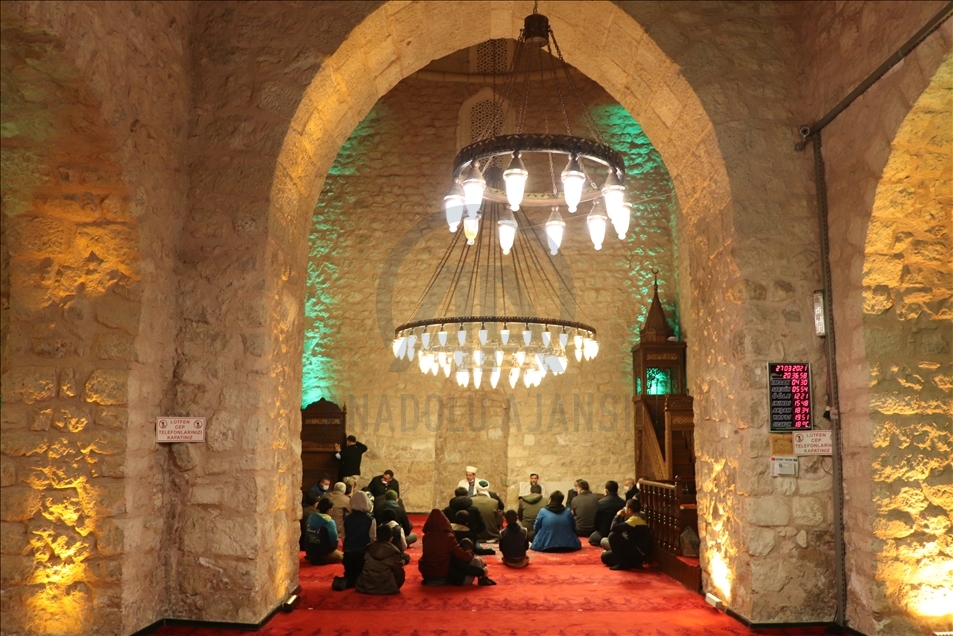 Siirt ve Mardin'de Berat Kandili dualarla idrak edildi