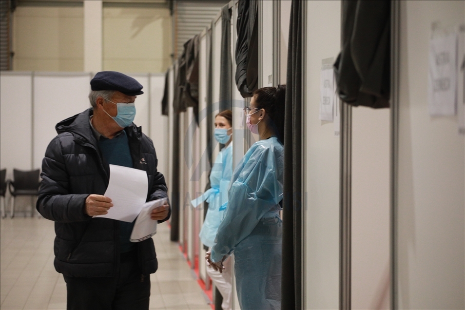 Sırbistan, komşu ülke vatandaşlarını da Kovid-19'a karşı aşılamaya başladı