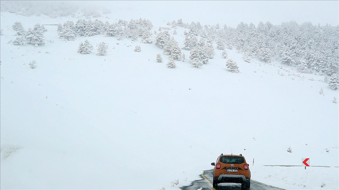 Zigana Dağı Geçidi'nde kar etkili oldu
