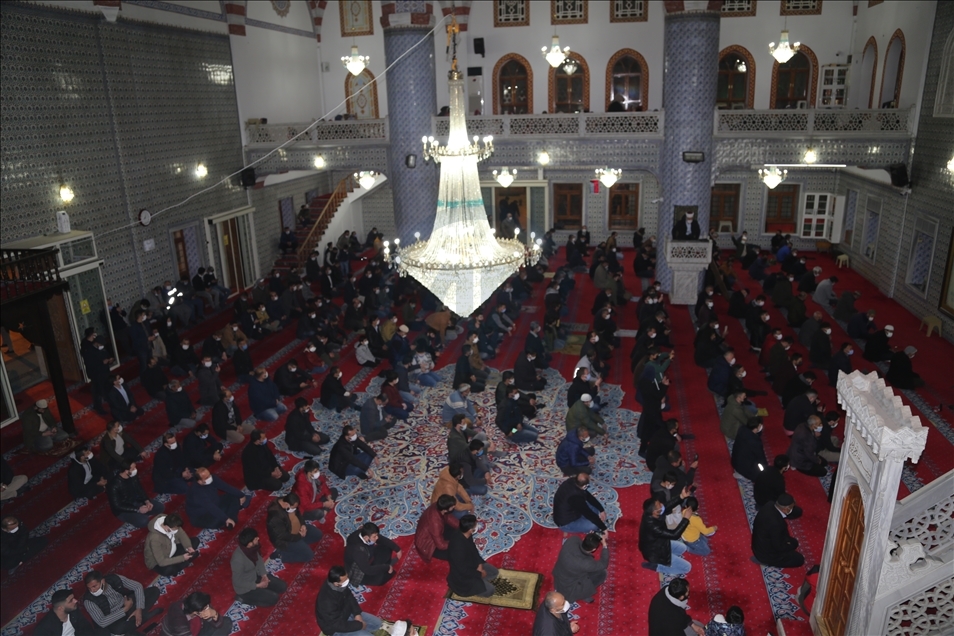 Gaziantep, Şanlıurfa, Malatya, Kahramanmaraş, Adıyaman ve Kilis'te Berat Kandili dualarla idrak edildi