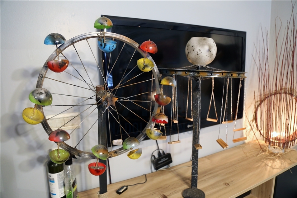 Il transforme les déchets en œuvres d’art