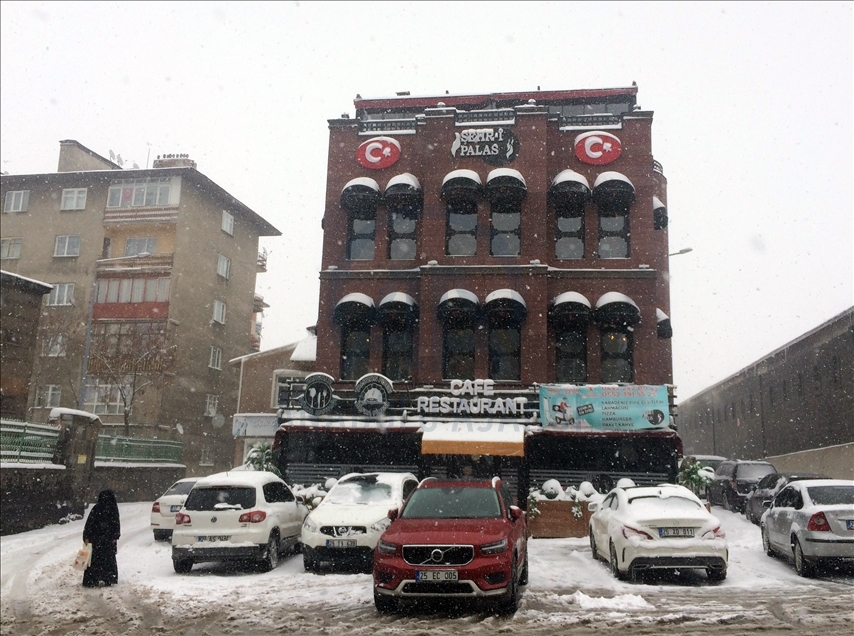 Avec les chutes de neige du printemps, l’hiver s’invite de nouveau en Turquie