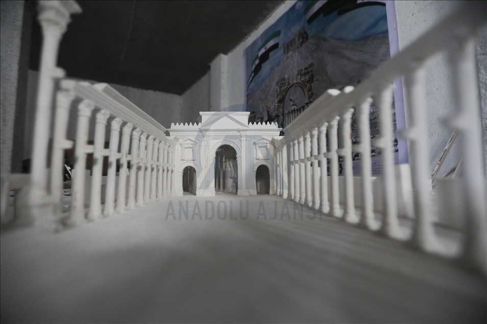 Syrian Ali Taha make a model of Palmyra Ancient City