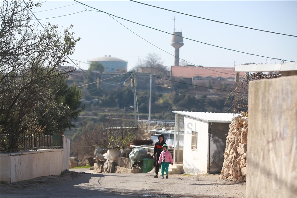 Batı Şeria'da Yahudi yerleşimcilerle yan yana yaşayan Filistinliler günlük ihlallere maruz kalıyor