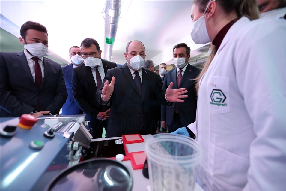 Турция разрабатывает собственную вакцину в виде назального спрея