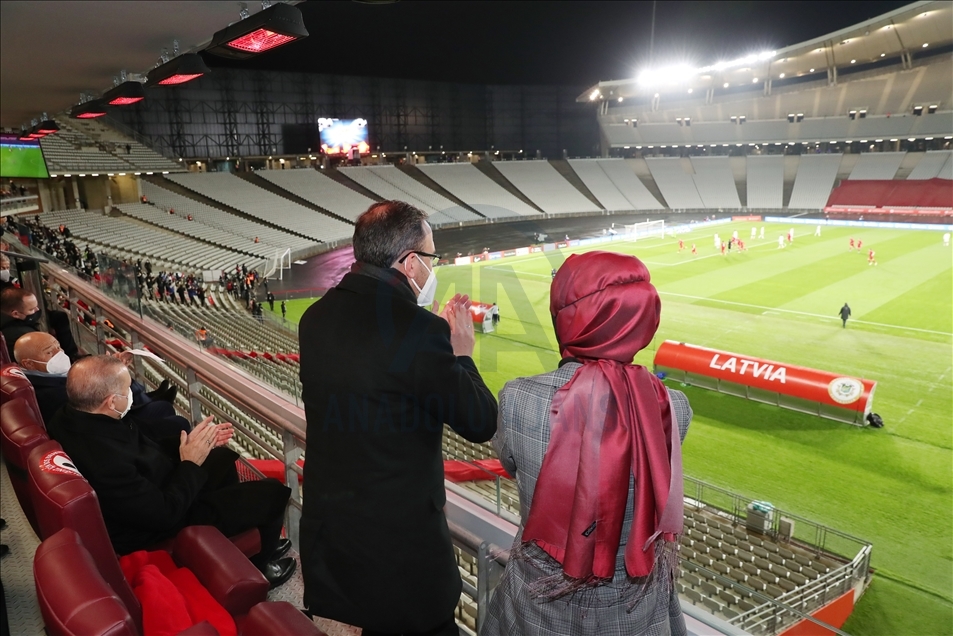 Cumhurbaşkanı Erdoğan, A Milli Futbol Takımı'nı Letonya maçında yalnız bırakmadı