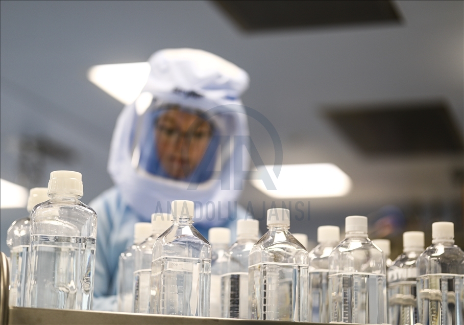 BioNTech'in Marburg'daki Kovid-19 aşısı üretim tesisinin kapıları gazetecilere açıldı