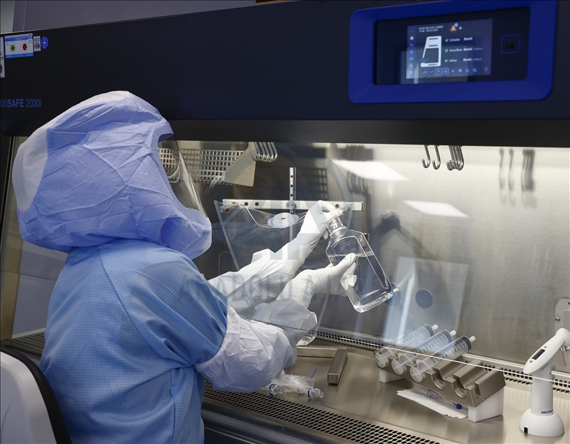 BioNTech'in Marburg'daki Kovid-19 aşısı üretim tesisinin kapıları gazetecilere açıldı