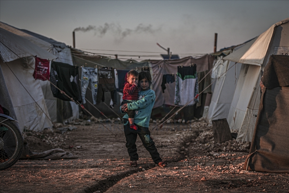 La sonrisa de los niños sirios a pesar de las difíciles condiciones en los campos de refugiados de Idlib