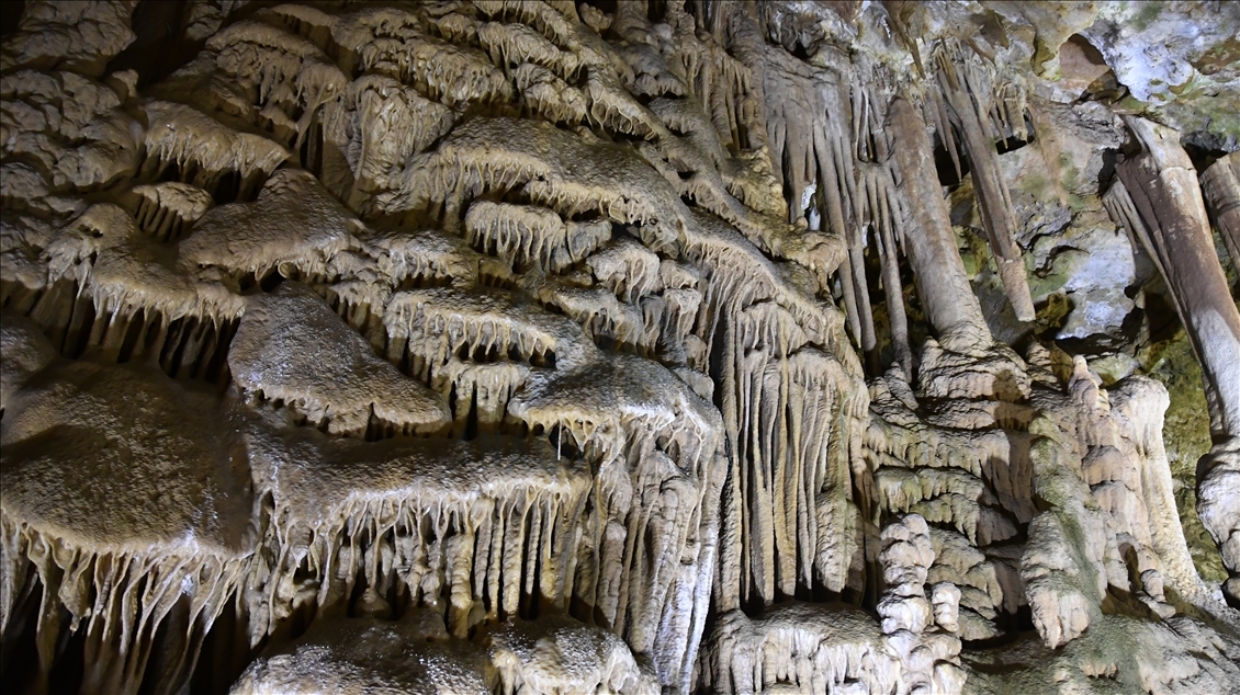 Doğu Karadeniz'in önemli turizm merkezlerinden Karaca Mağarası ziyarete açıldı