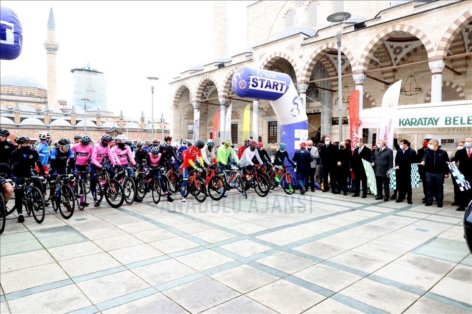 В Турции стартовал международный велотур «Мевлана»