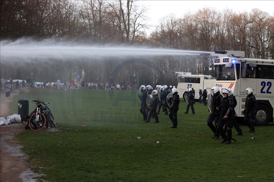 Disturbios entre la Policía de Bruselas y asistentes a un 'falso festival'