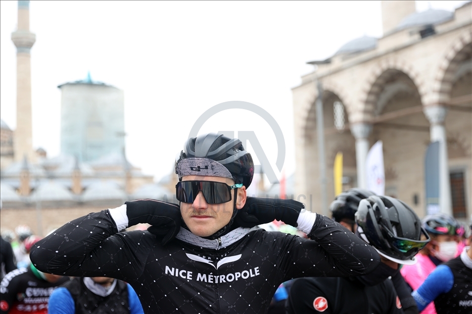 В Турции стартовал международный велотур «Мевлана»