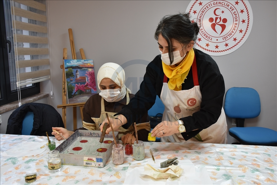 دانشجویان خارجی در ترابزون ایام کرونایی را با آموزش هنر سپری می‌کنند 