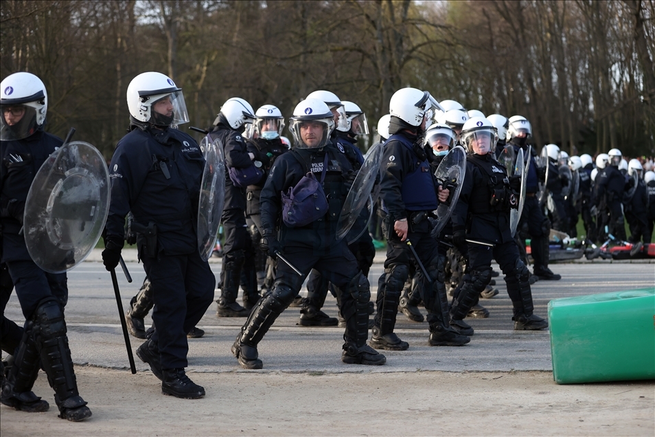 Disturbios entre la Policía de Bruselas y asistentes a un 'falso festival'