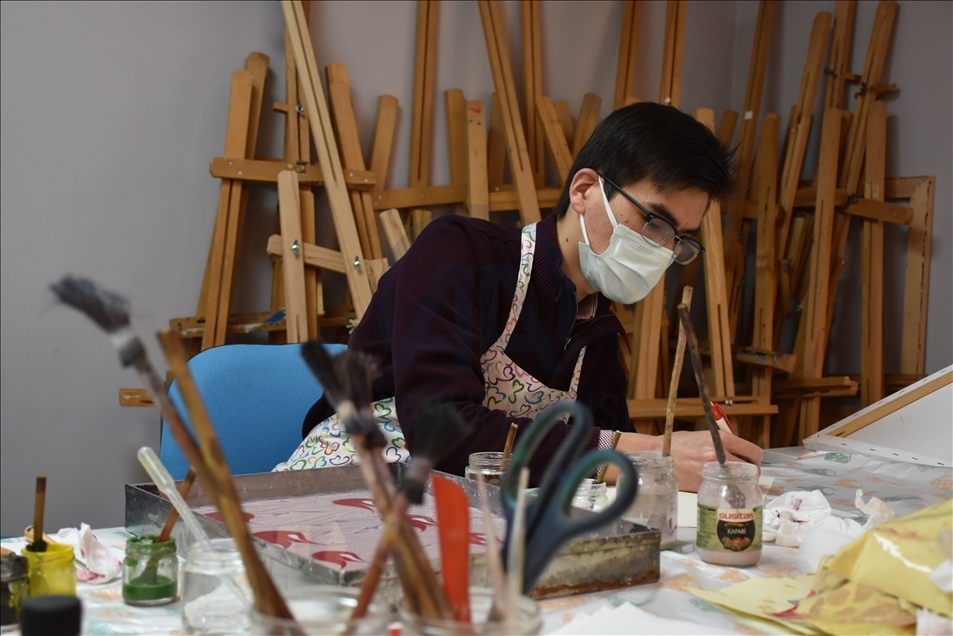 دانشجویان خارجی در ترابزون ایام کرونایی را با آموزش هنر سپری می‌کنند 