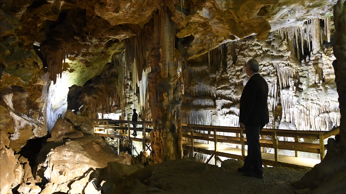 Doğu Karadeniz'in önemli turizm merkezlerinden Karaca Mağarası ziyarete açıldı