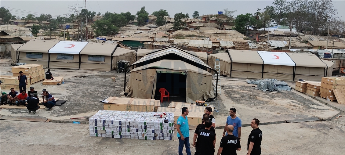Türkiye, Bangladeş'te mülteci kampındaki yangında tahrip olan sahra hastanesini yeniden inşa ediyor