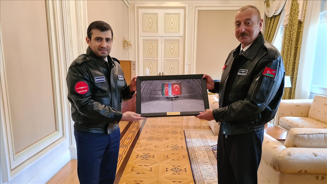 رئیس جمهور آذربایجان به سلجوق بایراکتار «نشان قرهباغ» اعطا کرد