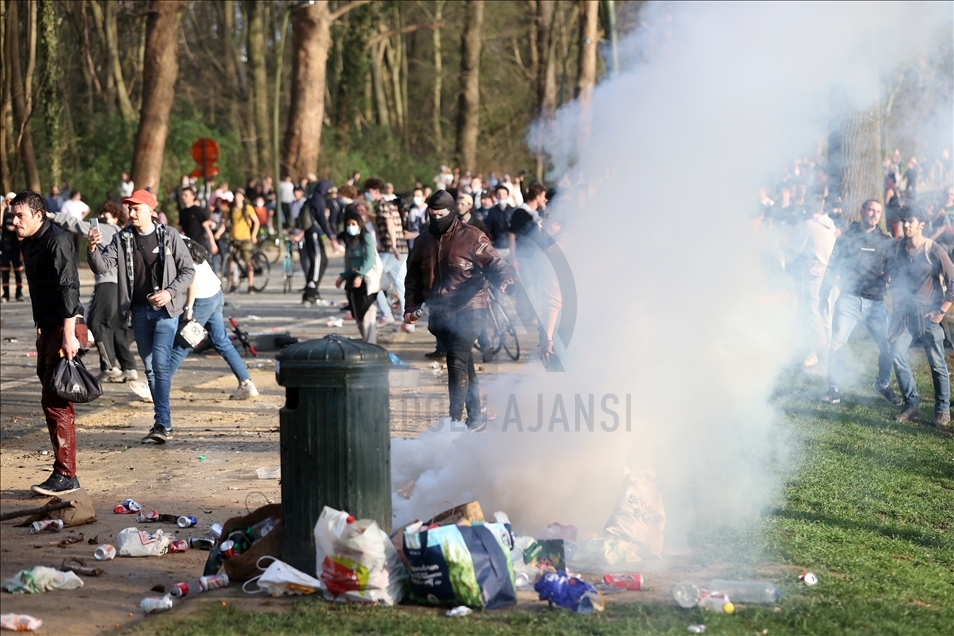 Disturbios entre la Policía de Bruselas y asistentes a un 'falso festival'
