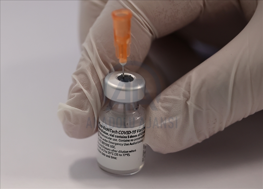 İlk kez uygulanacak BioNTech aşılarının birinci dozları yapılmaya başlandı.