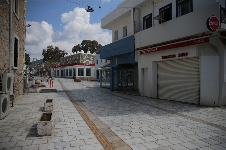 Turizm merkezleri Antalya ve Muğla'da sokağa çıkma kısıtlaması nedeniyle sessizlik hakim