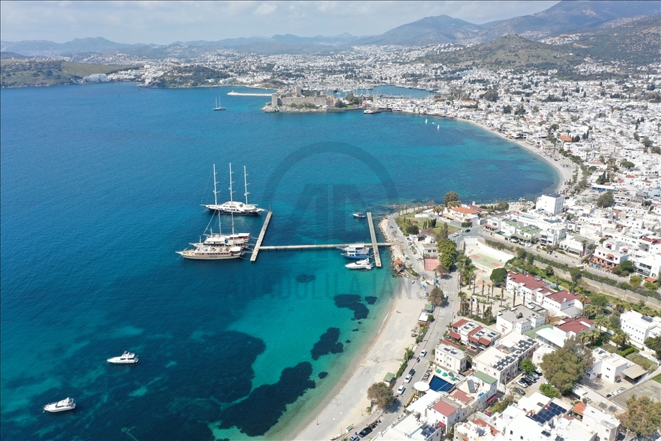 Turizm merkezleri Antalya ve Muğla'da sokağa çıkma kısıtlaması nedeniyle sessizlik hakim