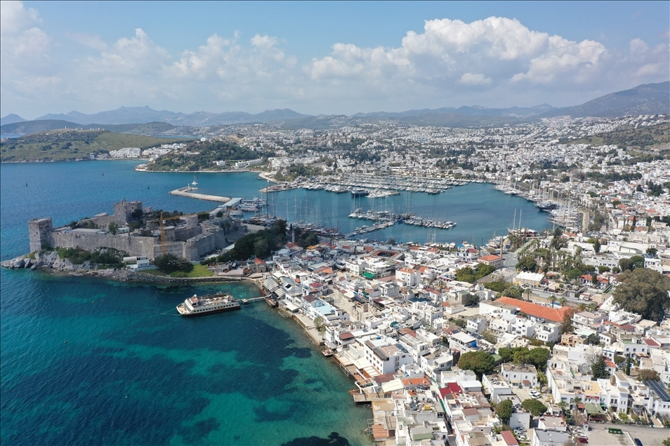 Turizm merkezleri Antalya ve Muğla'da sokağa çıkma kısıtlaması nedeniyle sessizlik hakim