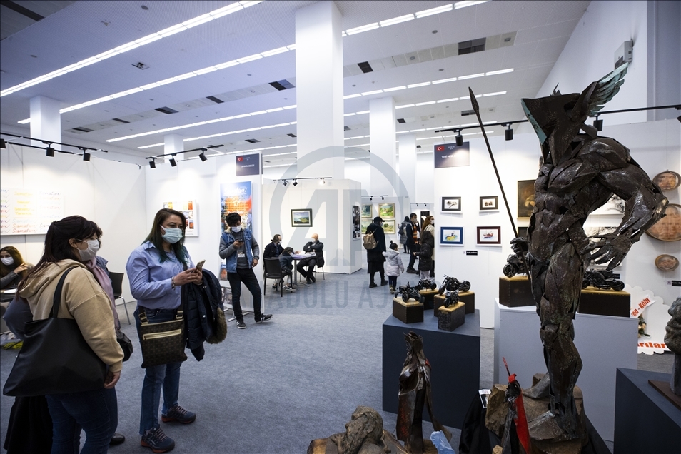 Art lovers enjoy international fair in Turkish capital