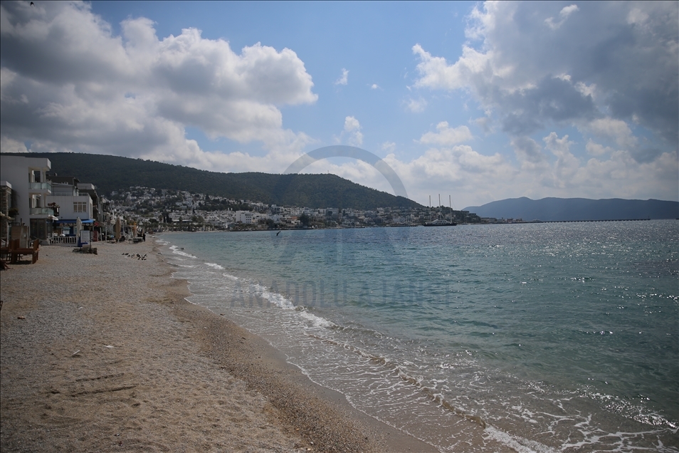 Turizm merkezleri Antalya ve Muğla'da sokağa çıkma kısıtlaması nedeniyle sessizlik hakim