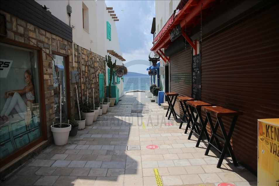 Turizm merkezleri Antalya ve Muğla'da sokağa çıkma kısıtlaması nedeniyle sessizlik hakim