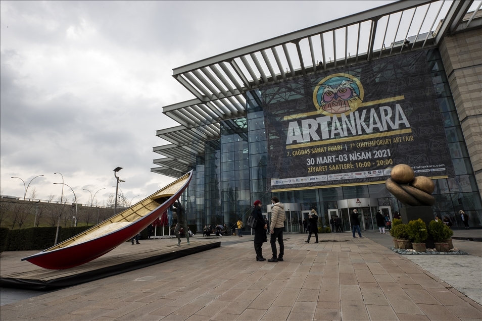 Art lovers enjoy international fair in Turkish capital