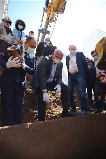 Kültür ve Turizm Bakanı Ersoy, Bodrum'da 2 bin 400 yıllık lahit kapağını açtı