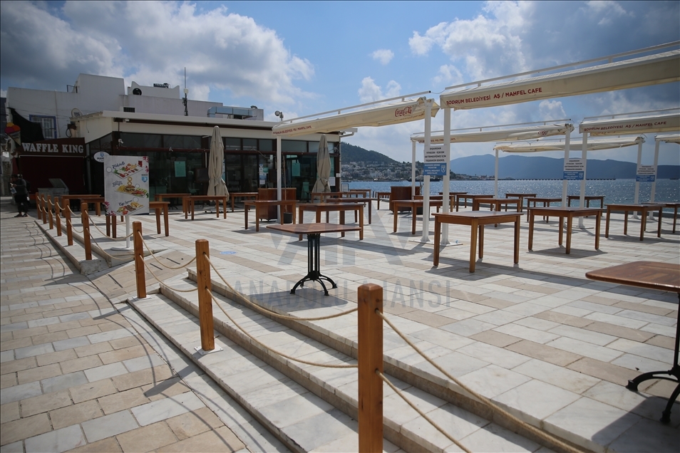 Turizm merkezleri Antalya ve Muğla'da sokağa çıkma kısıtlaması nedeniyle sessizlik hakim