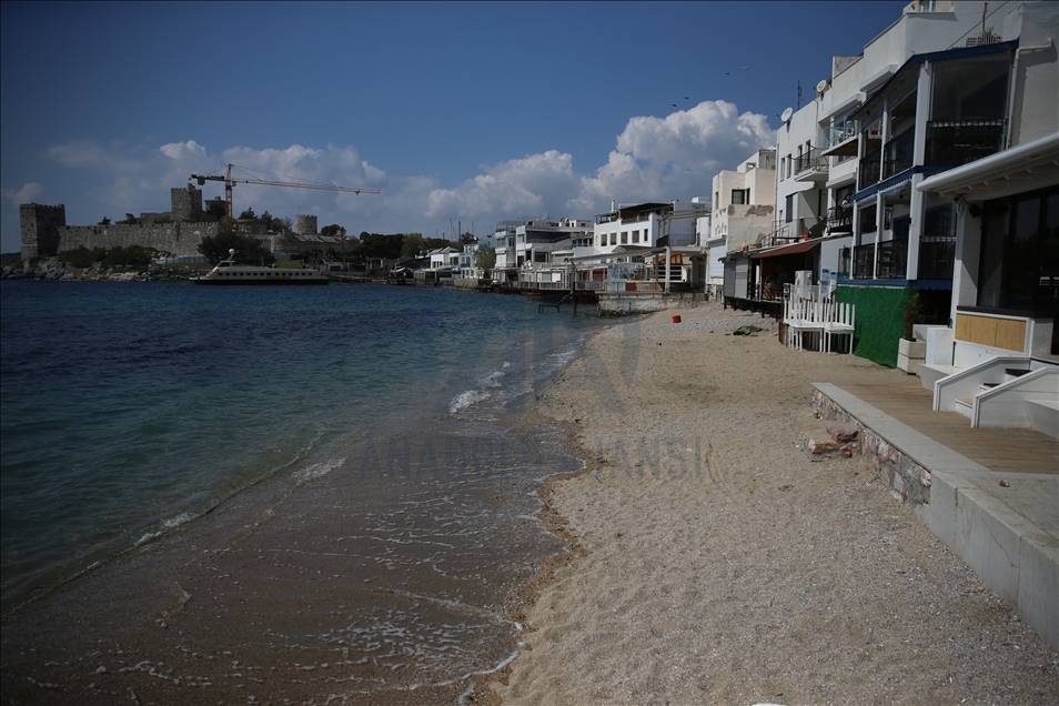 Turizm merkezleri Antalya ve Muğla'da sokağa çıkma kısıtlaması nedeniyle sessizlik hakim