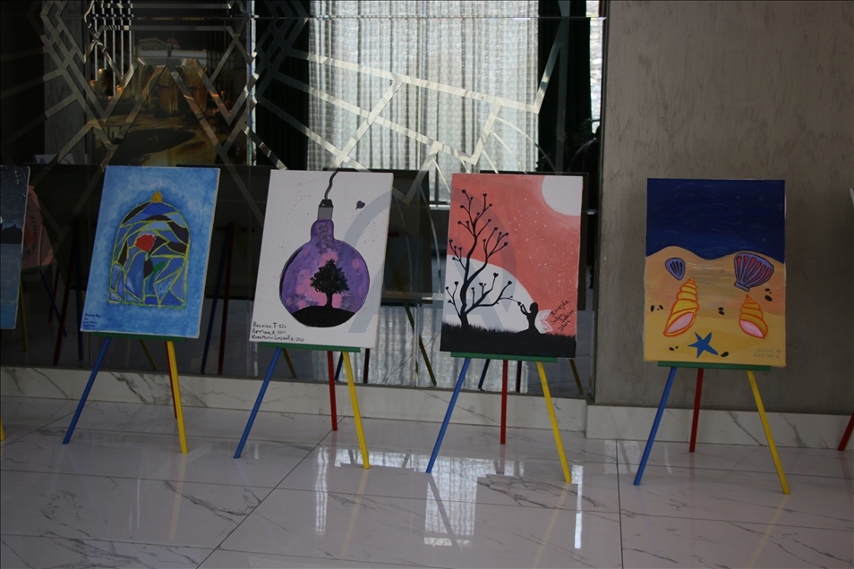 Në Shkup mbahet ekspozita e vizatimeve të nxënësve nga kursi Motivi