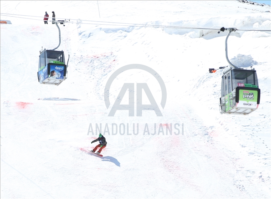 Serbest stil kayak ve snowboard şampiyonası Erzurum'da düzenlendi