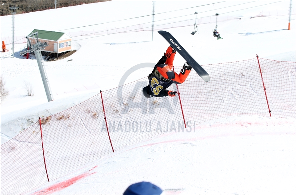 Serbest stil kayak ve snowboard şampiyonası Erzurum'da düzenlendi