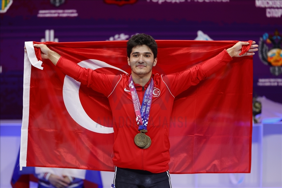 ملی‌پوش ترکیه قهرمان وزنه برداری اروپا شد