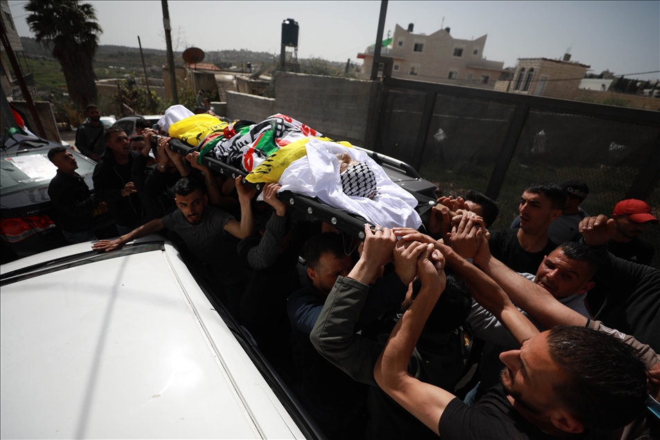تشييع جثمان فلسطيني قتل برصاص إسرائيلي قرب القدس